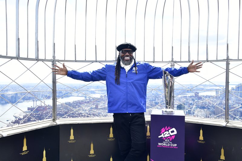 chris_gayle_at_empire_state_building_c055f552825ba6750fa508f7f245fe8e